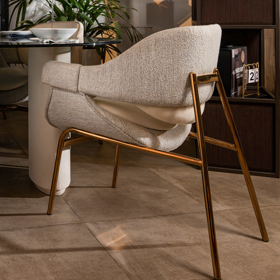 Boteto Dinning Table